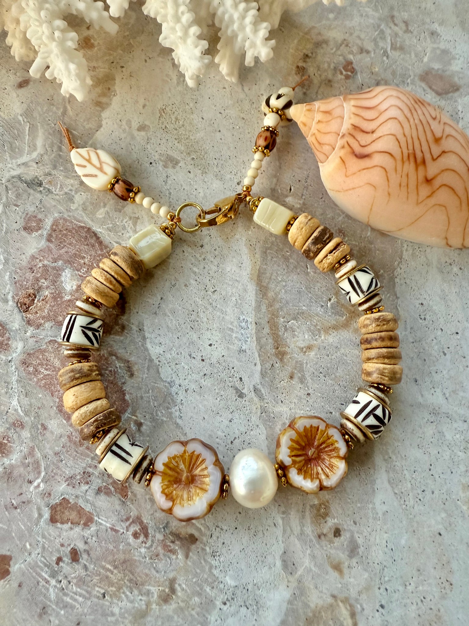 Hawaii Flower Pearl Bracelet