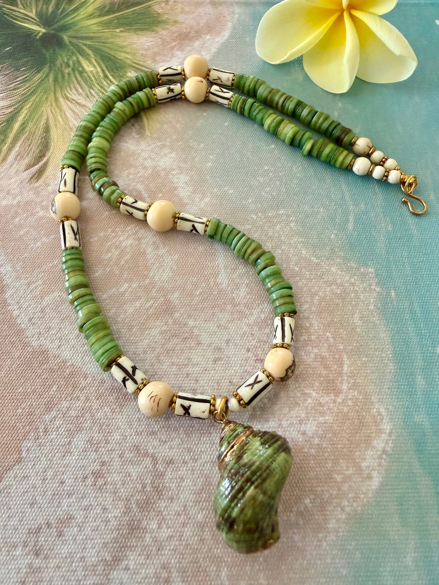 Island Soul 🌴 Green Shell Necklace