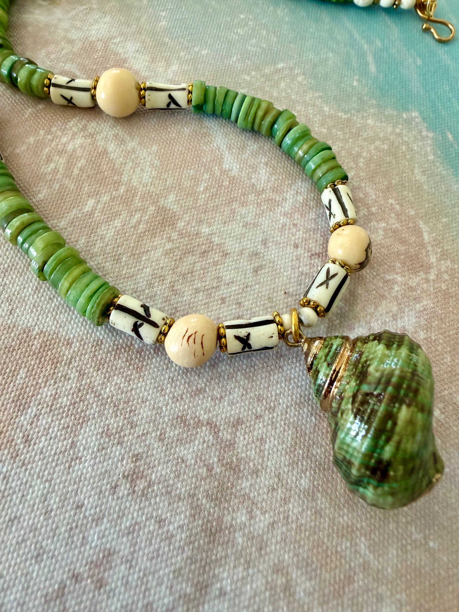 Island Soul 🌴 Green Shell Necklace