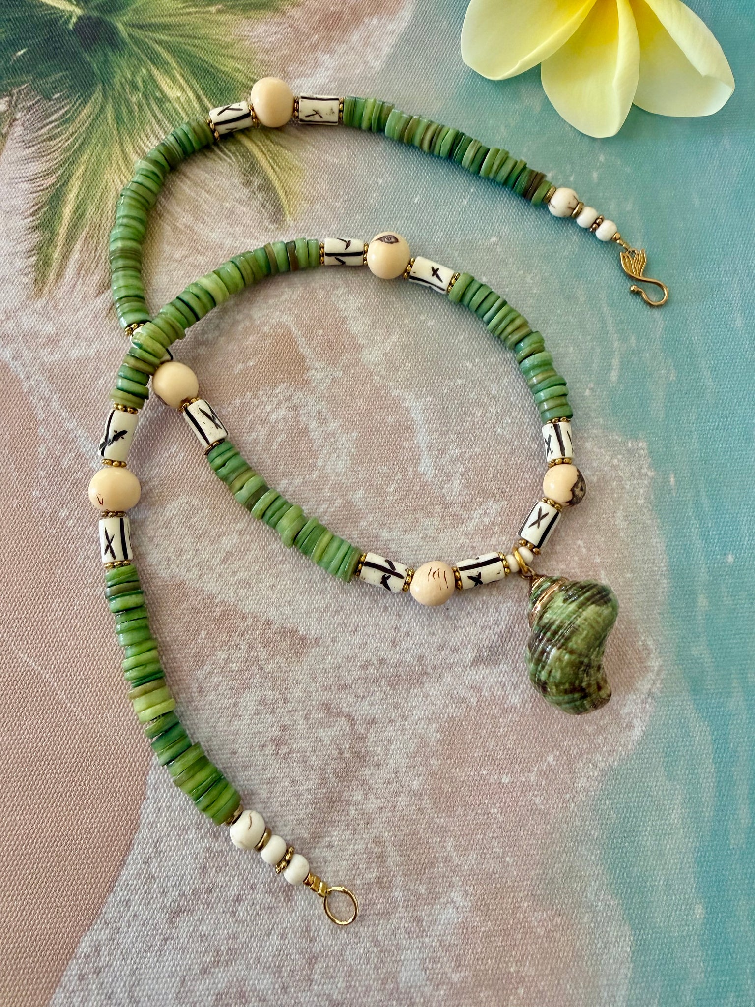 Island Soul 🌴 Green Shell Necklace