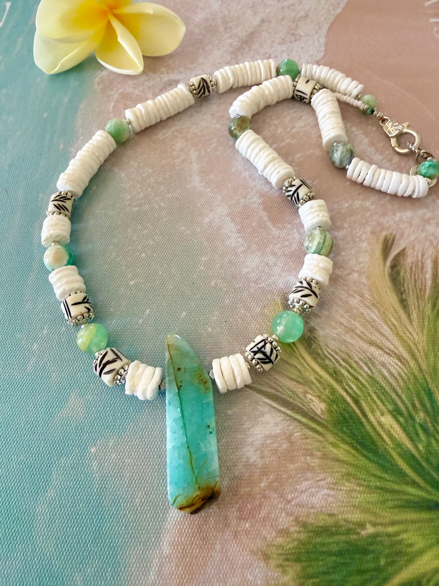 Green Agate Stone White Shell  Necklace
