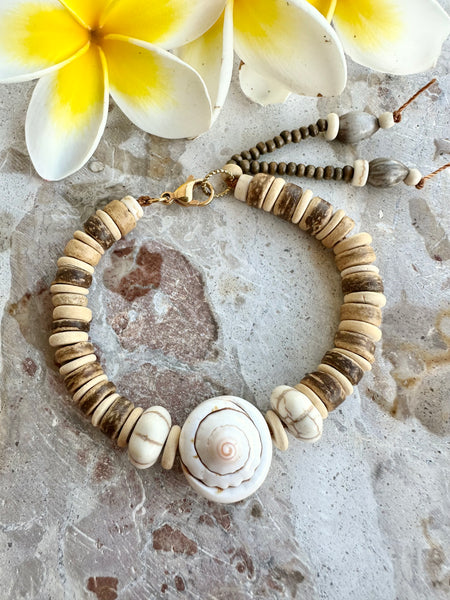 Conch Shell Islander Bracelet