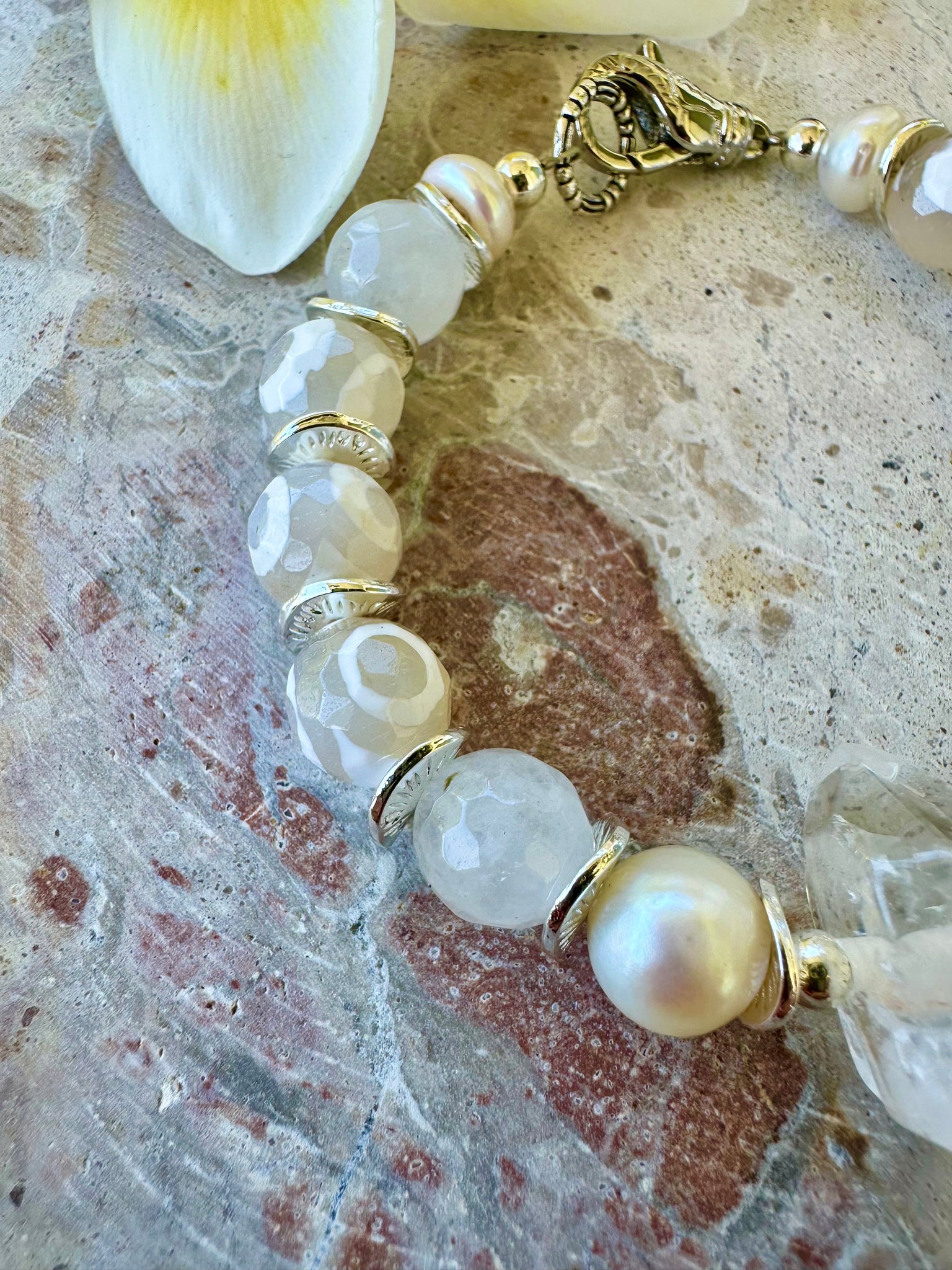 Hawaii White Flower Stone Bracelet