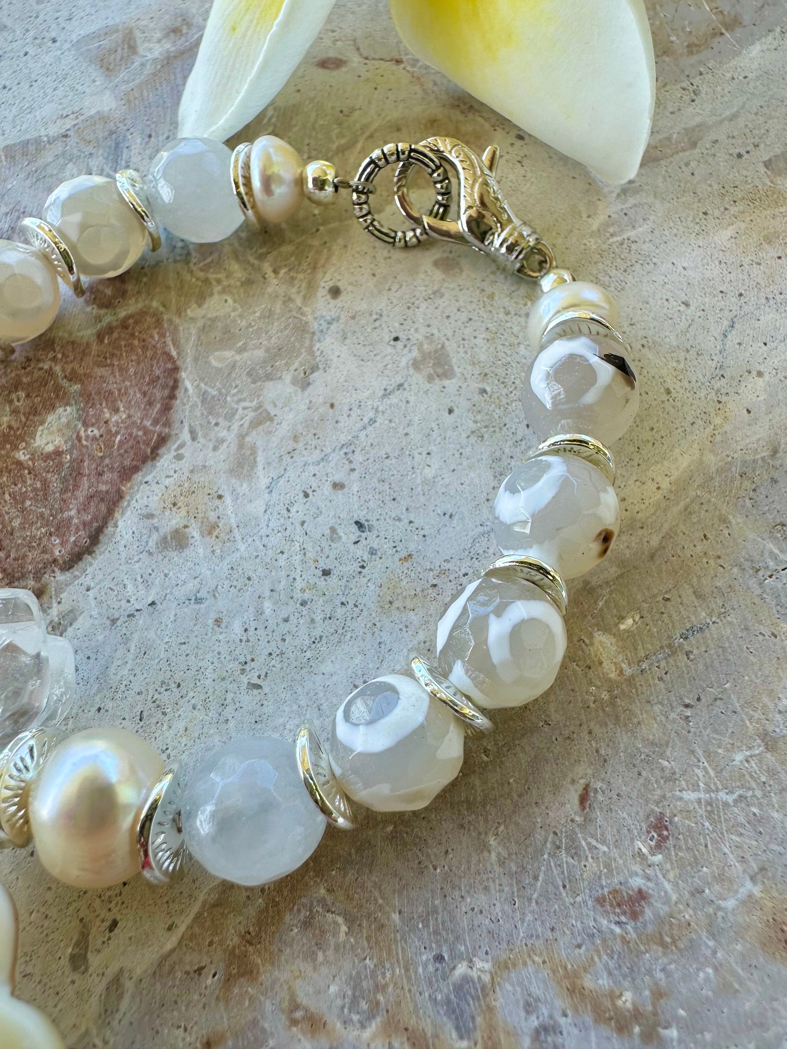 Hawaii White Flower Stone Bracelet