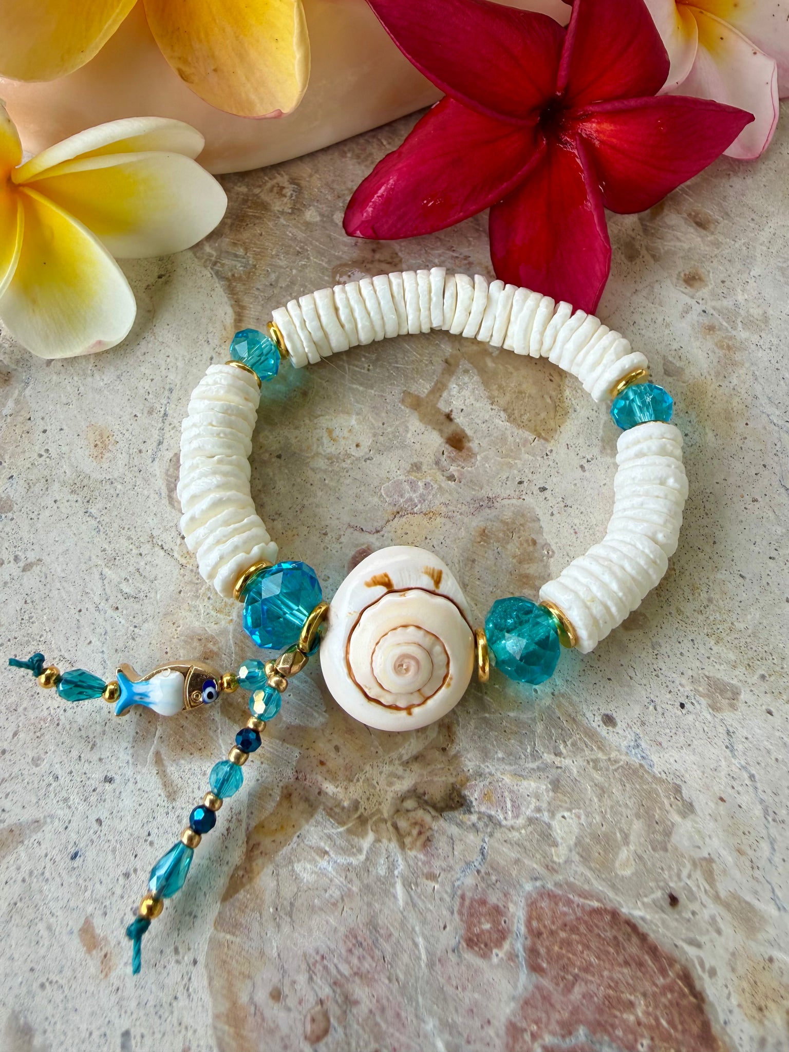 Island White Crystal Shell Bracelet