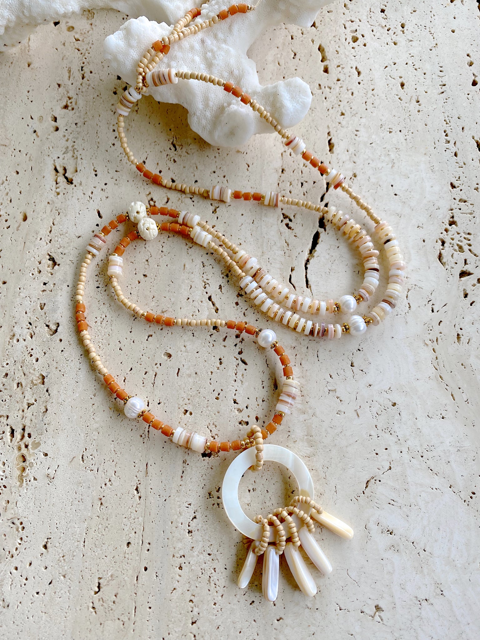 White and Red Cowrie Shell Jewelry at Rs 295/piece in New Delhi | ID:  24532385648